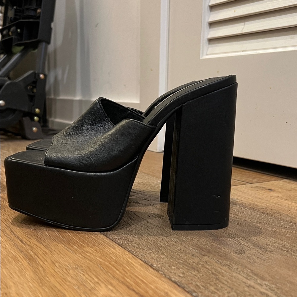 Steve Madden Elegant Black Platform Heels